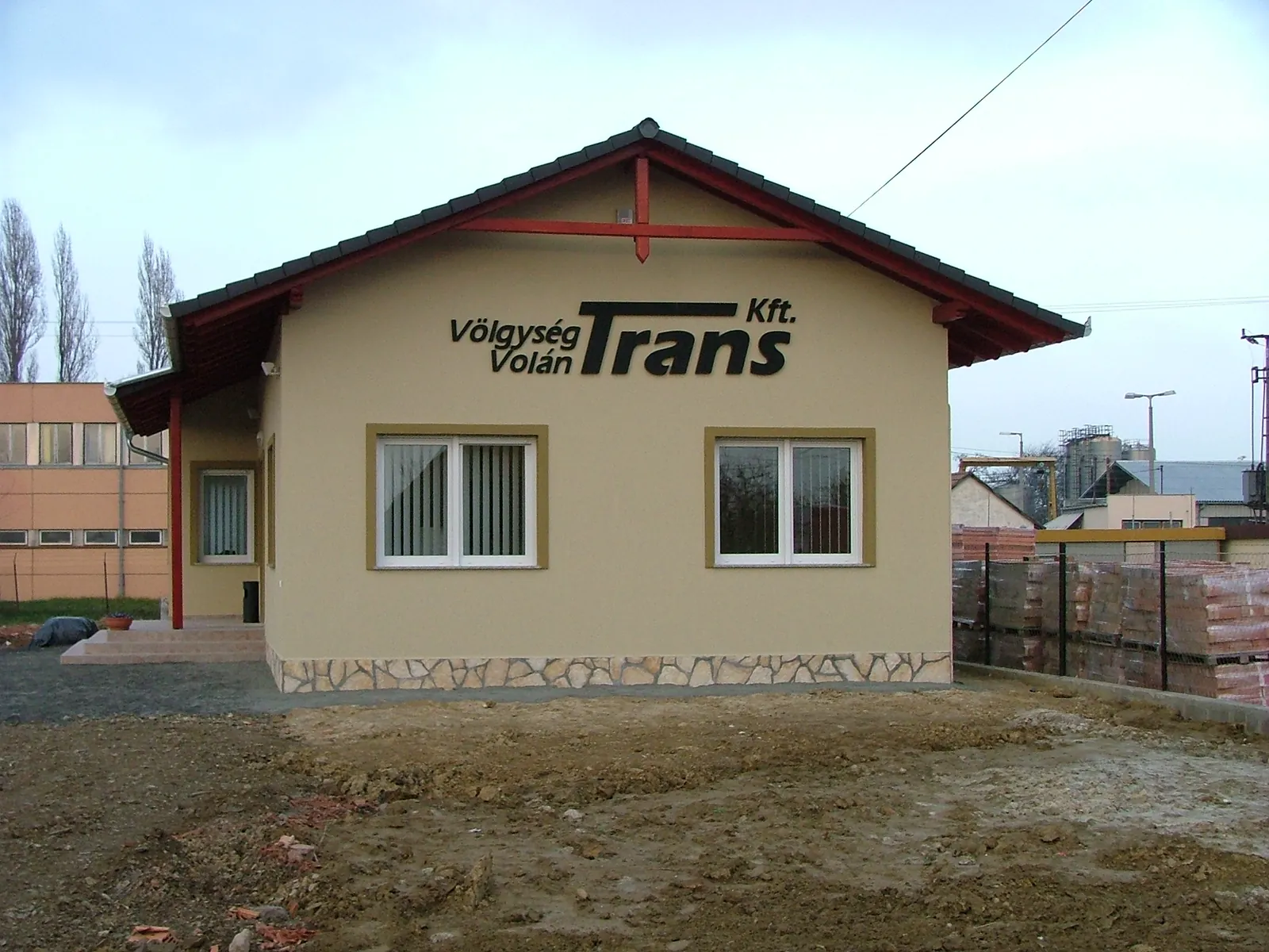 Táblák és épületdekoráció – UVPrint saját referencia 2