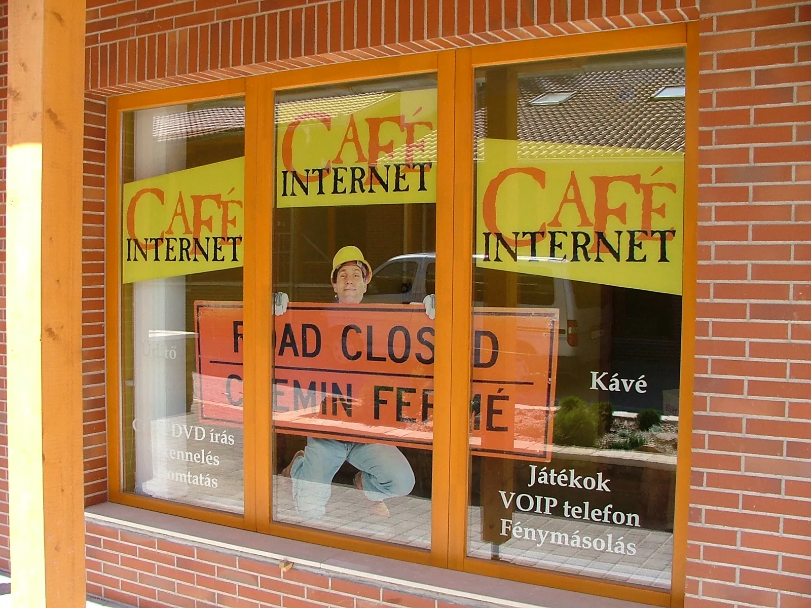 Kirakat, display és nyomtatás – UVPrint saját referencia 2